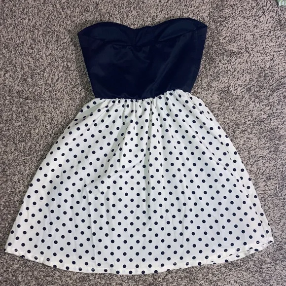 50s Inspired Polkadot Dress - Picture 4 of 4